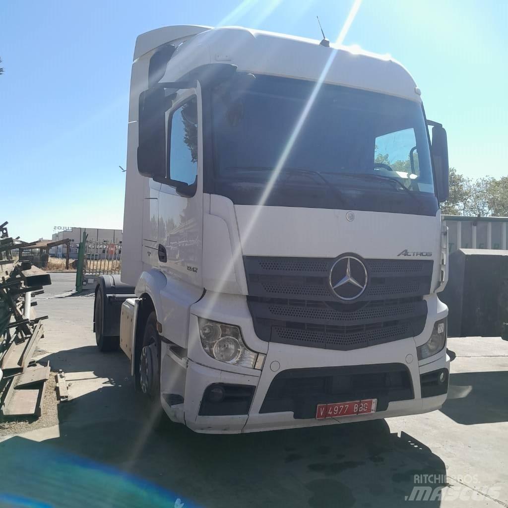 Mercedes-Benz 1842 Vlačilci