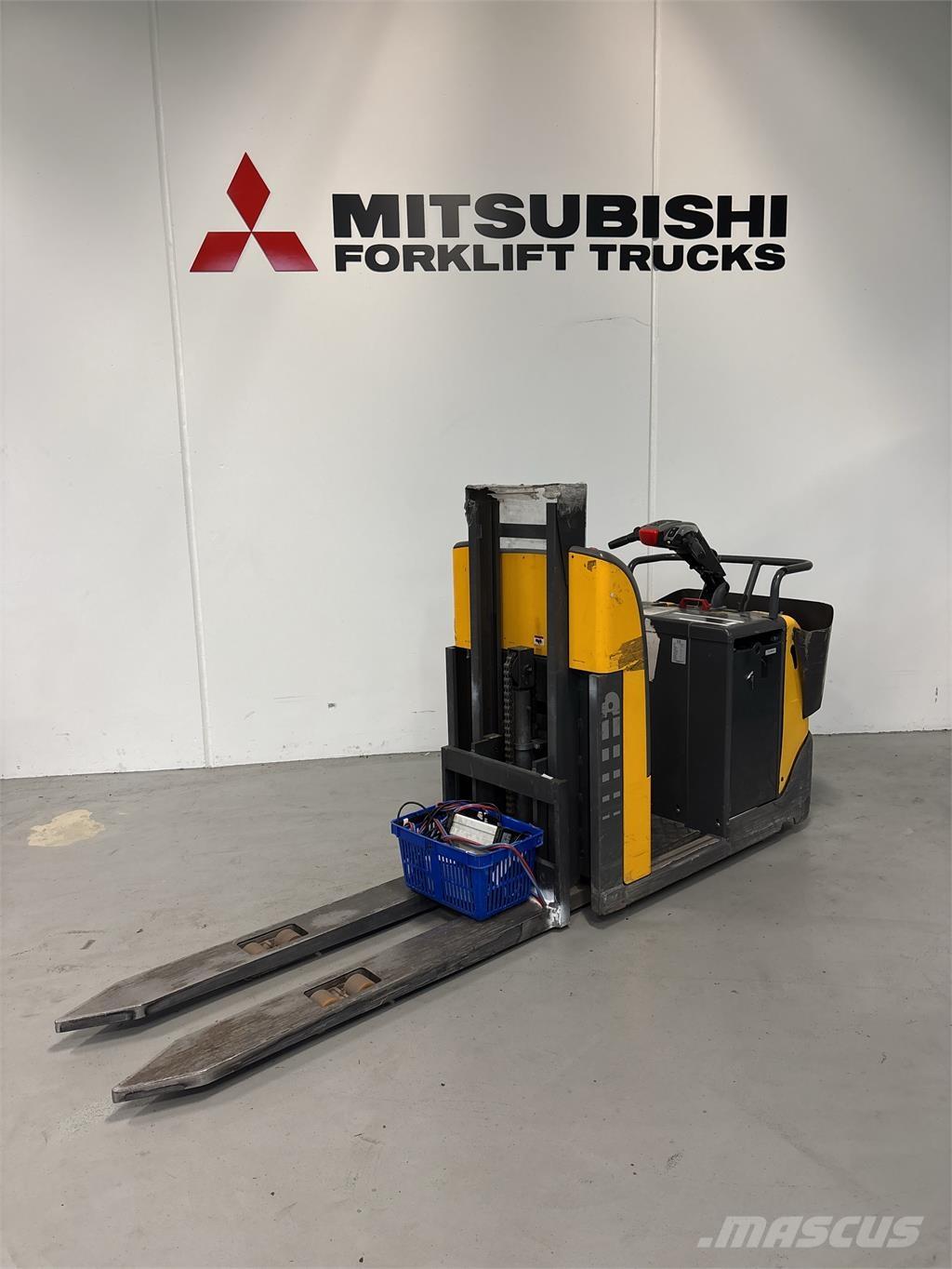 Atlet PPF120 Nizko dvižni komisionirni viličar