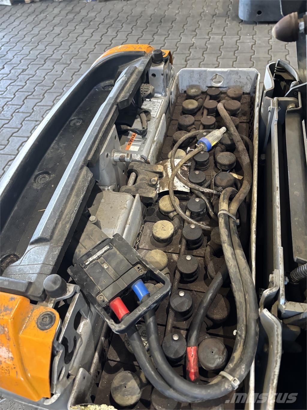 Still OPX 20 Nizko dvižni komisionirni viličar