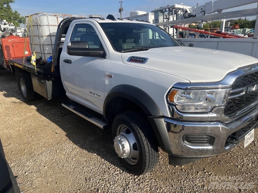 RAM 5500 Tovornjaki s kesonom/platojem