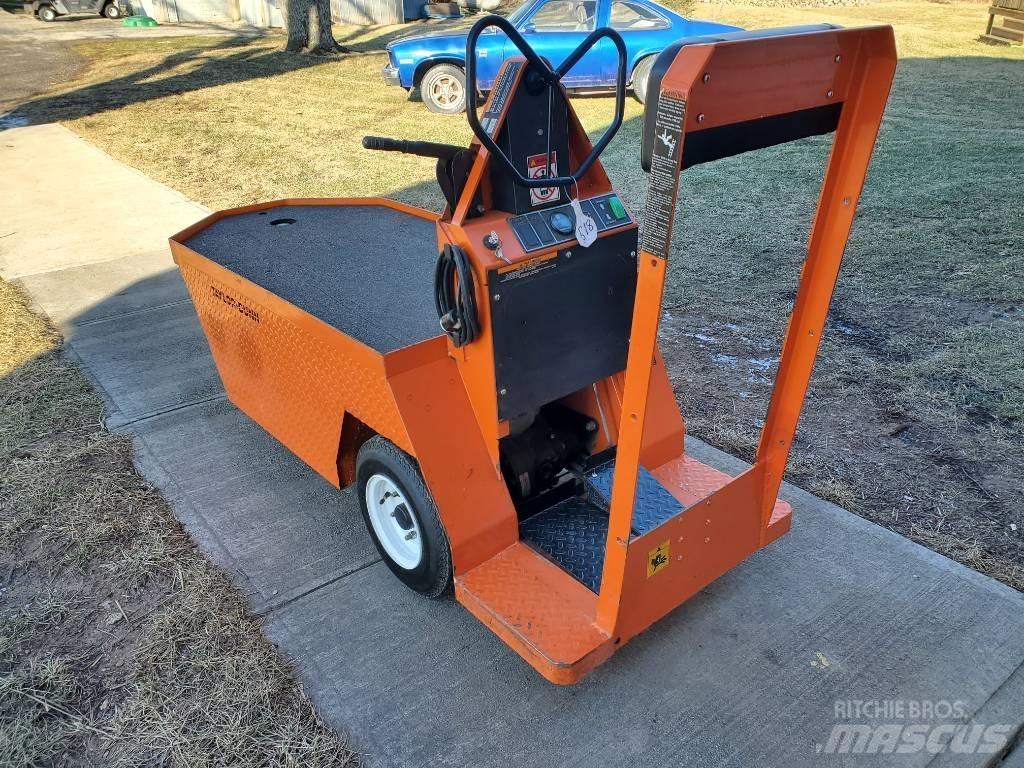 Taylor-Dunn SC100 Vlečna vozila