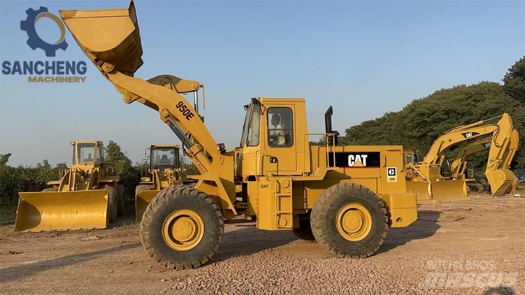 CAT 950 E Kolesni nakladalci