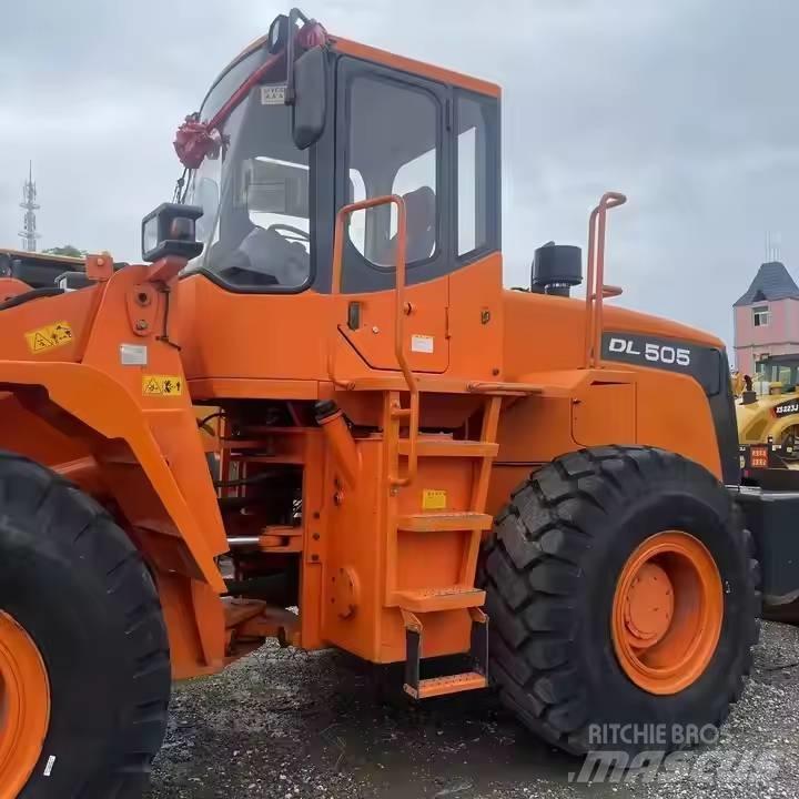 Doosan DL505 Kolesni nakladalci