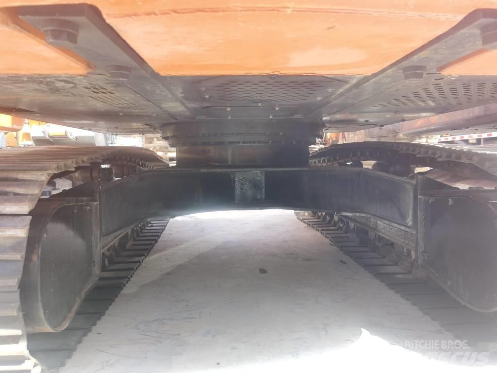Hitachi ZX 210 Bagri goseničarji
