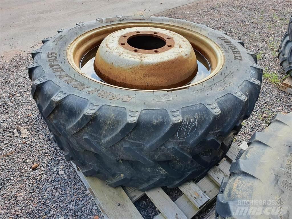 BKT 270/95R32 x2 Gume, kolesa in platišča