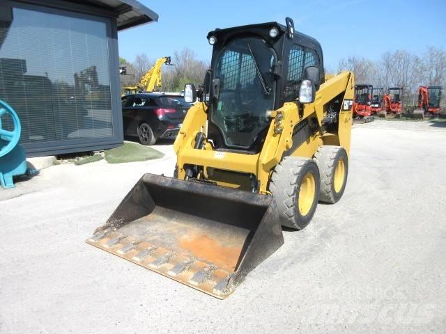 CAT 226 D Skid steer mini nakladalci