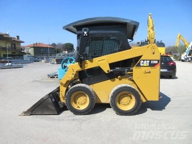 CAT 226 D Skid steer mini nakladalci
