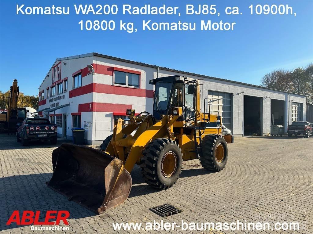 Komatsu WA200 Kolesni nakladalci