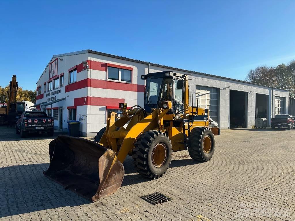 Komatsu WA200 Kolesni nakladalci
