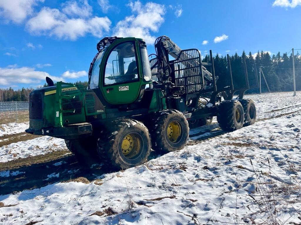 John Deere 1110 E Forwarderji