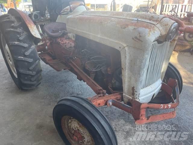 Ford 800 Traktorji