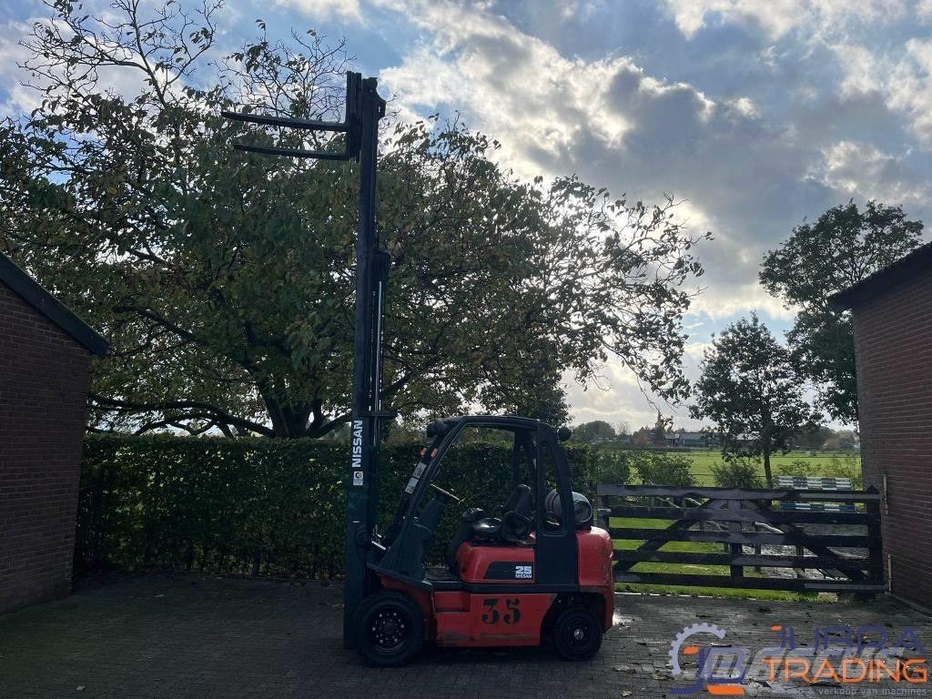 Nissan UD02A25PQ Plinski viličarji