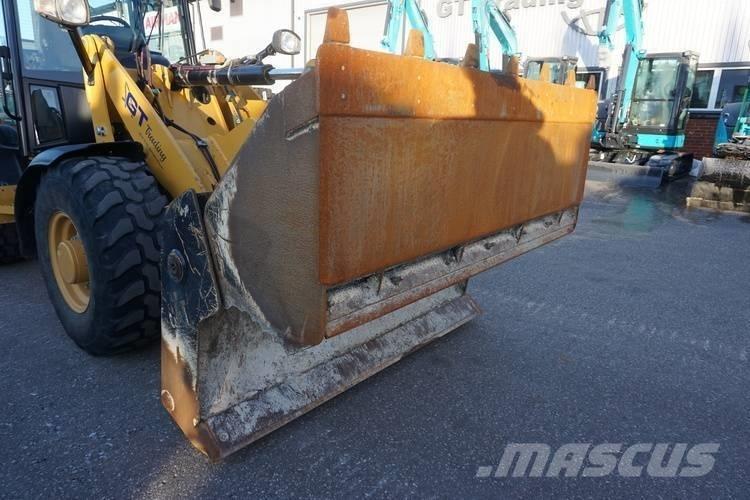 CAT 906 M Kolesni nakladalci