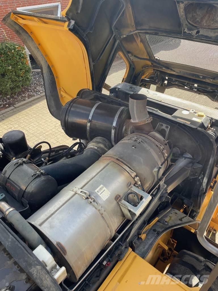 Volvo L220G Kolesni nakladalci