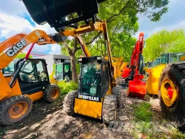 CAT 246B Mini nakladalci