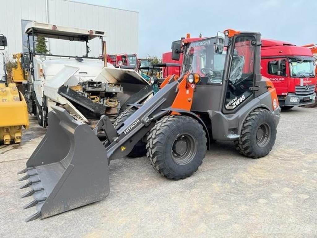 Hitachi ZW95-6C Kolesni nakladalci