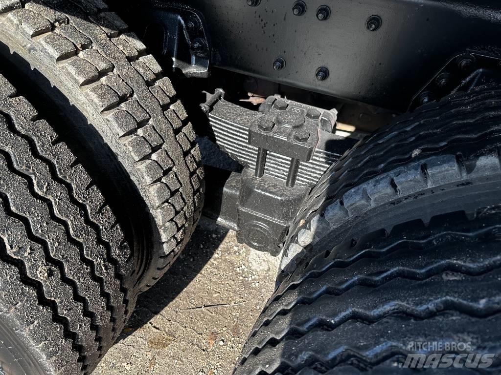 Sterling L 7500 Vakuumski tovornjaki