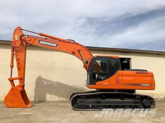 Doosan DX 225 Bagri goseničarji