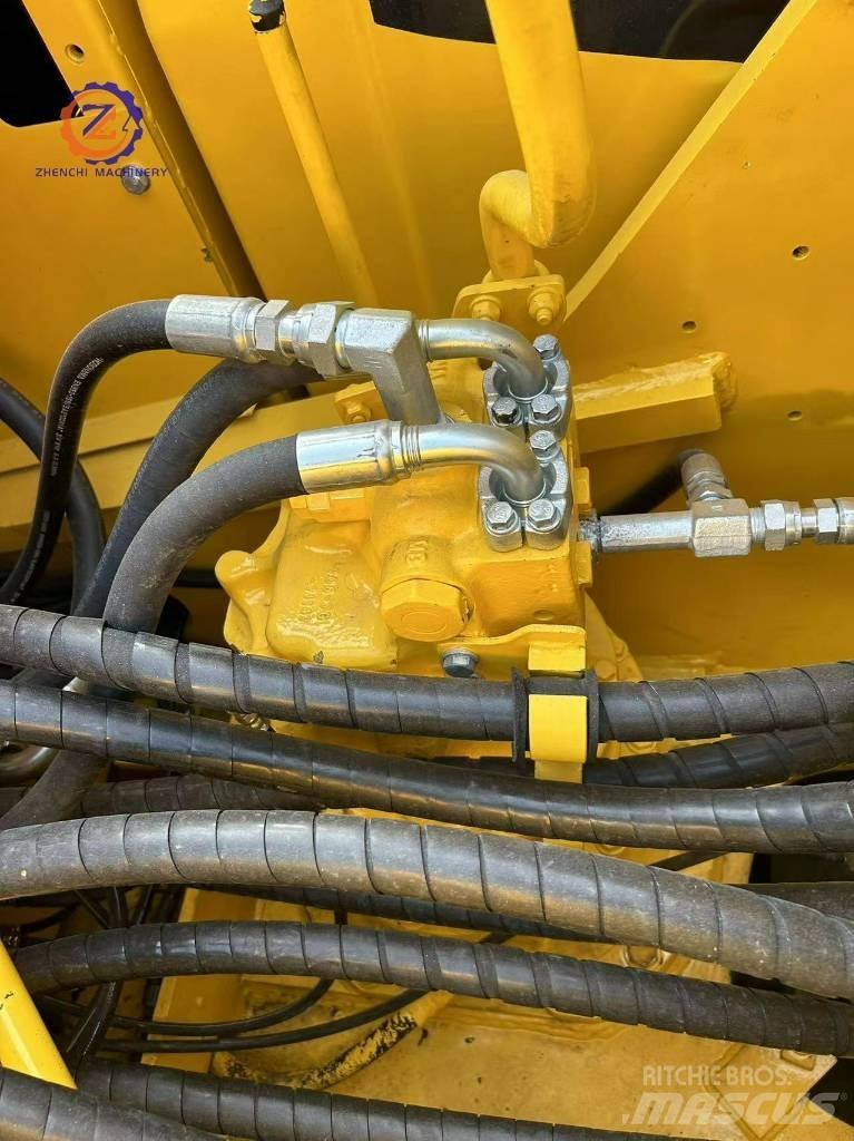 Komatsu PC 220-8/ Bagri goseničarji