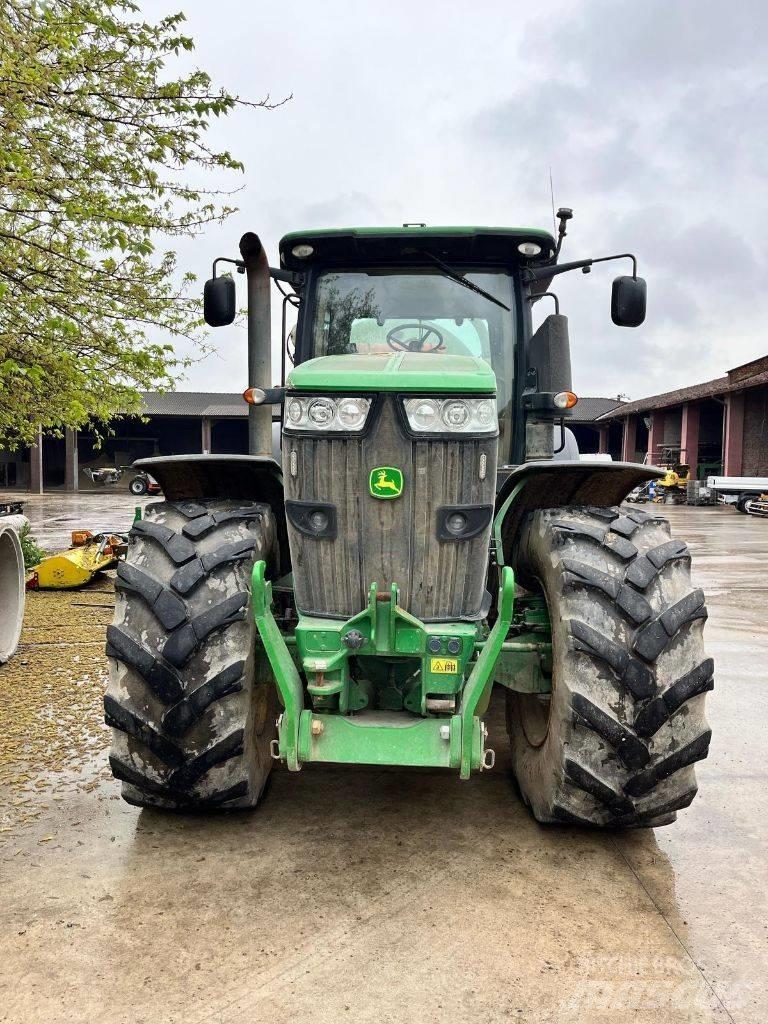 John Deere 7230 R Traktorji
