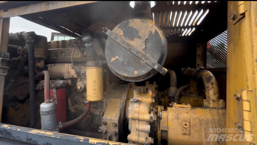 CAT 215 Bagri goseničarji