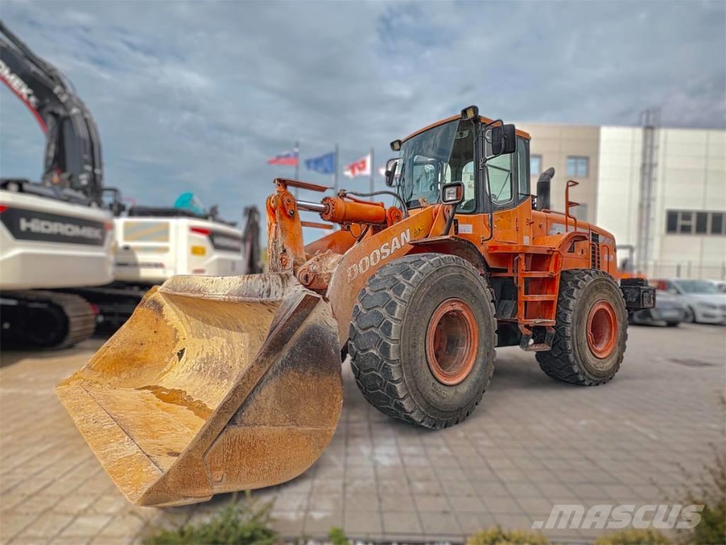 Doosan DL 300 Kolesni nakladalci