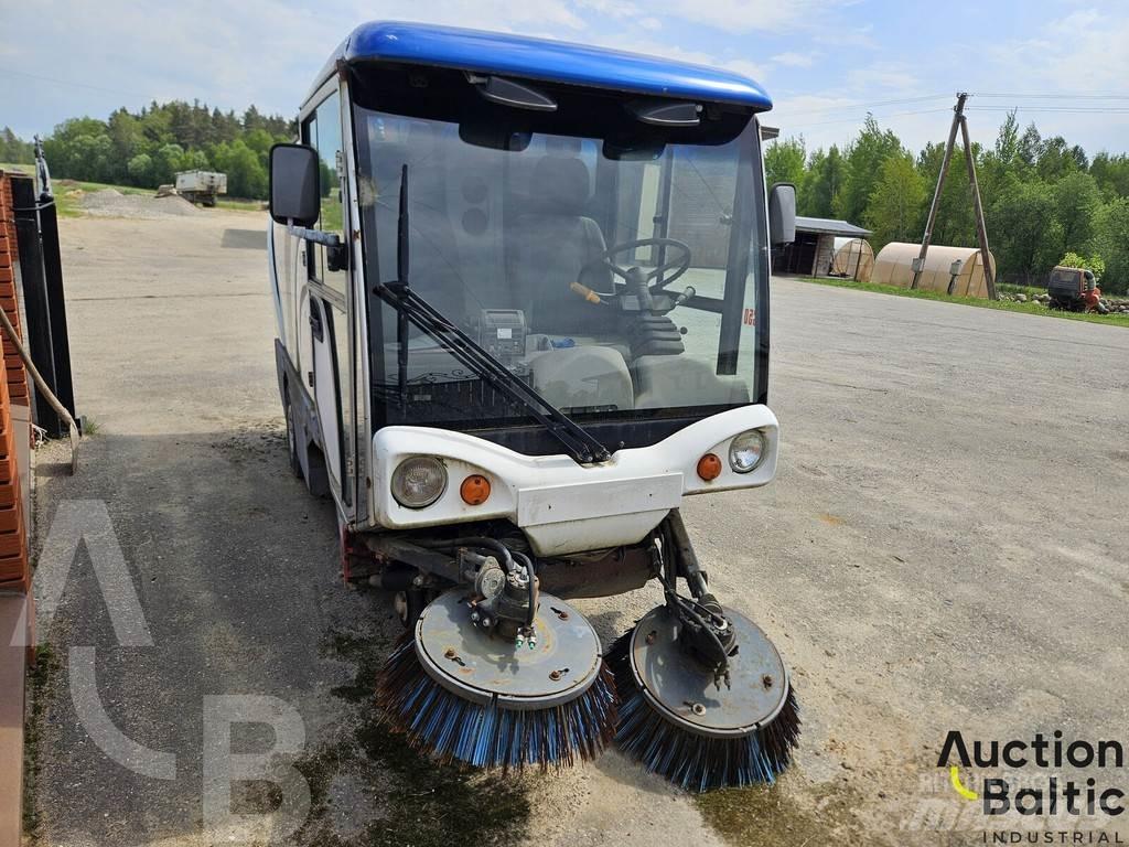 Johnston 142A 101T Cestni pometači
