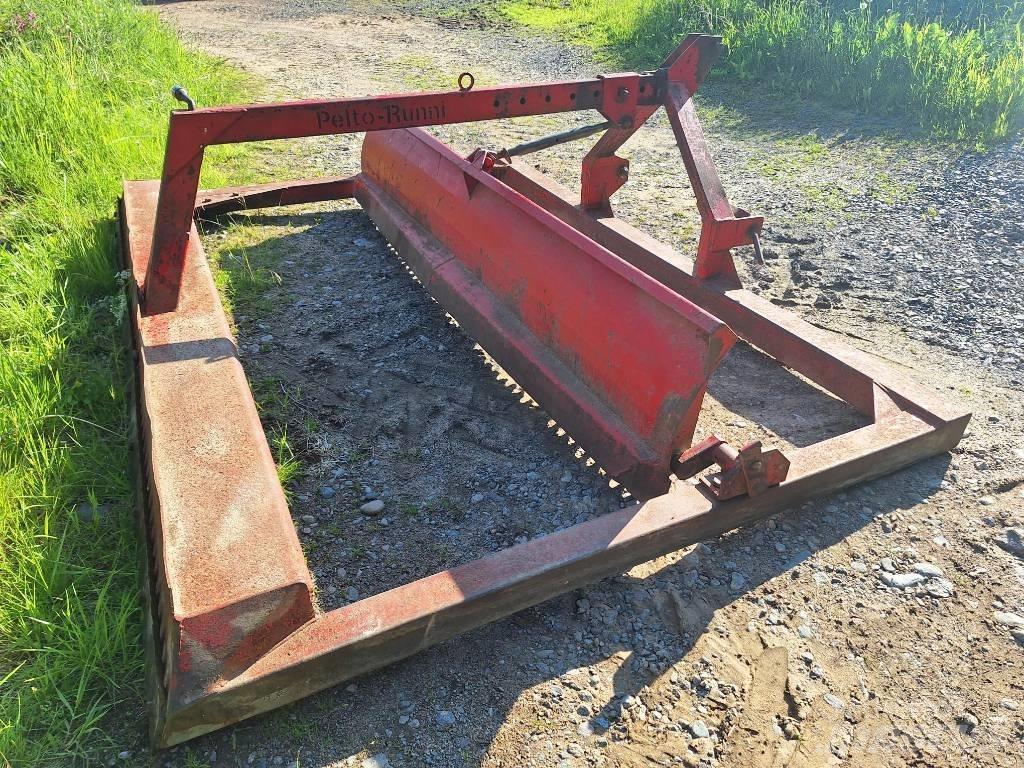 Runni Peltolana 300 Cestni plugi