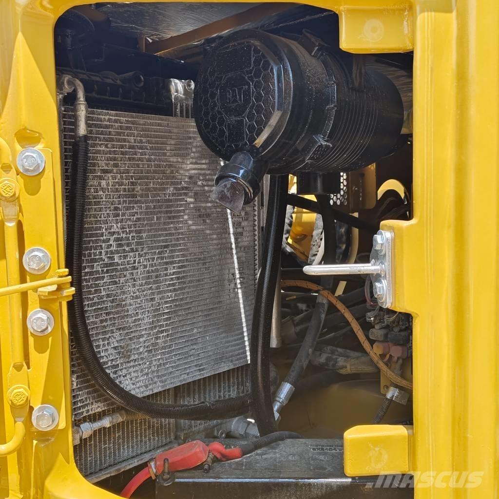 CAT 310 Bagri goseničarji