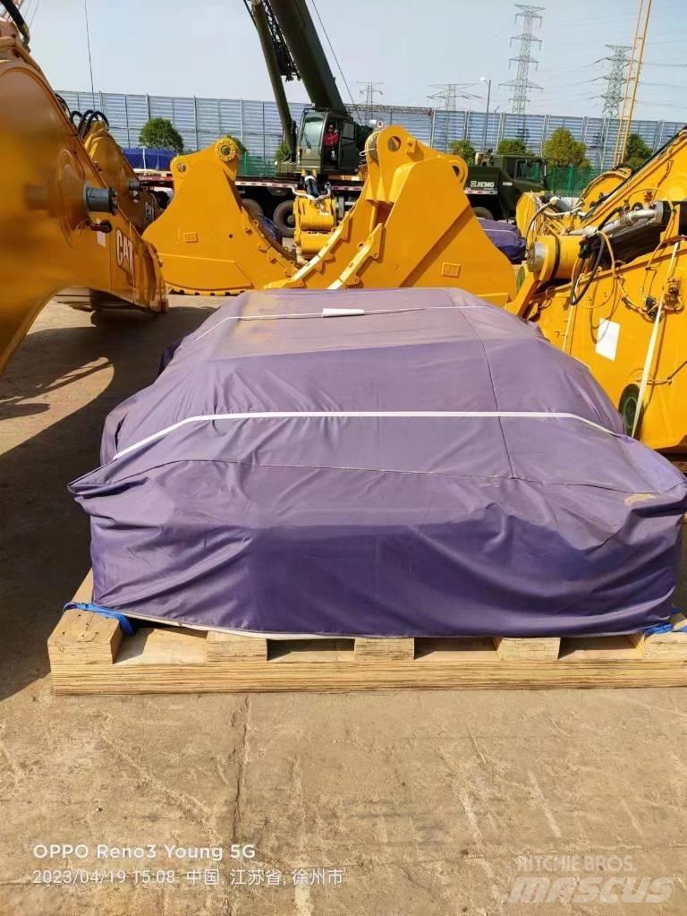 CAT 395 Bagri goseničarji