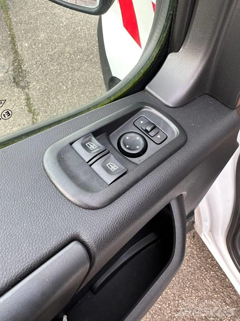 Renault Master Vlečne dvižne ploščadi