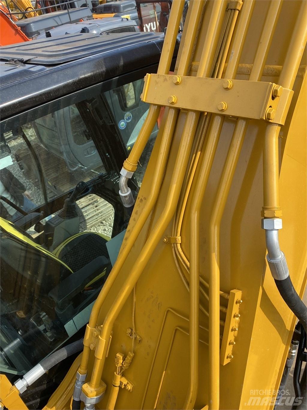 CAT 320 Bagri goseničarji