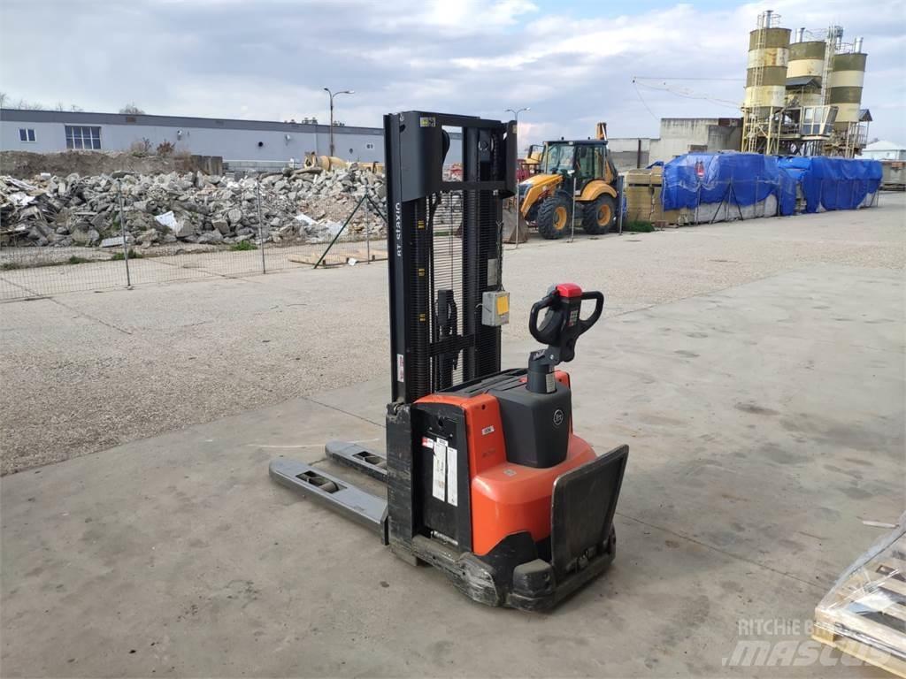 BT SWE120 Ročni električni viličar