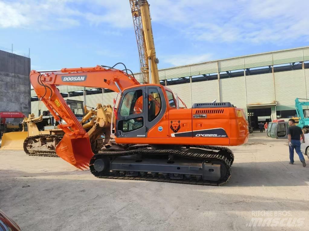 Doosan DX 225 Bagri goseničarji