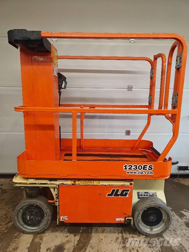 JLG 1230 ES Vertikalna dvigala