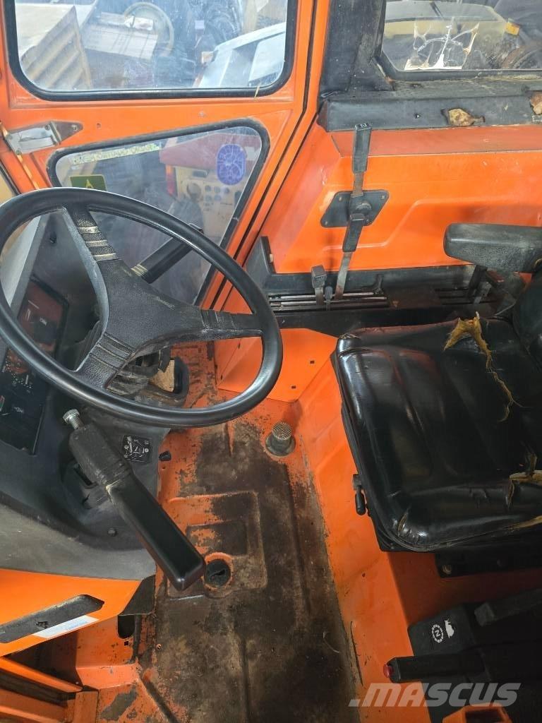 Fiat-Hitachi 1880 DT Traktorji