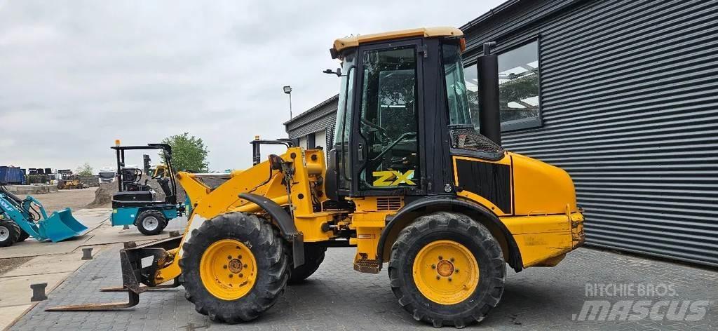 JCB ZX 409 Kolesni nakladalci