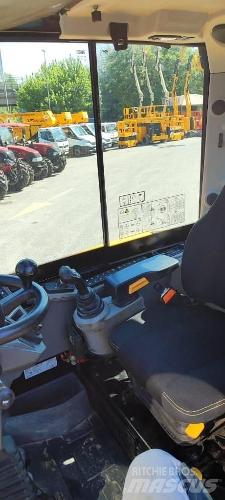 JCB Hydradig Bagri na kolesih