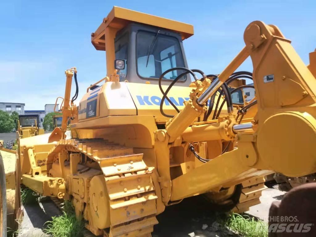 Komatsu D 155 Buldožerji goseničarji