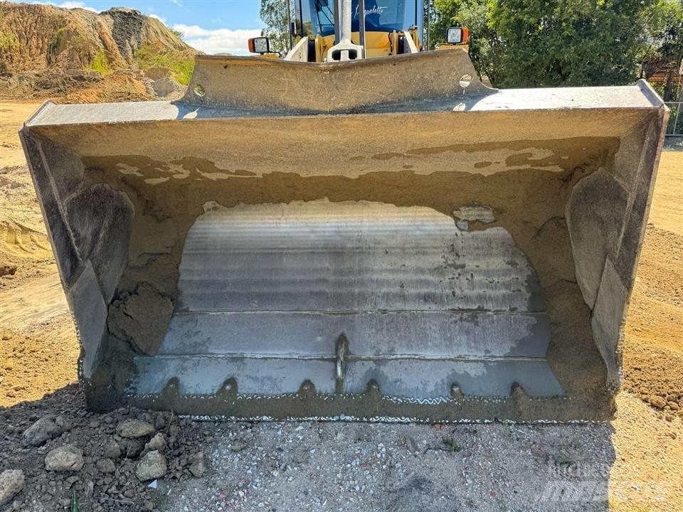 Volvo L 90 F Kolesni nakladalci