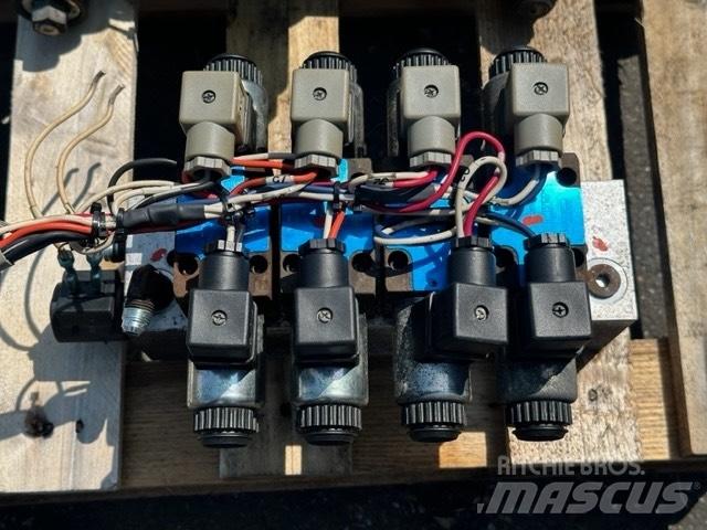 SkyJack SJ 8831 Škarjaste dvižne ploščadi