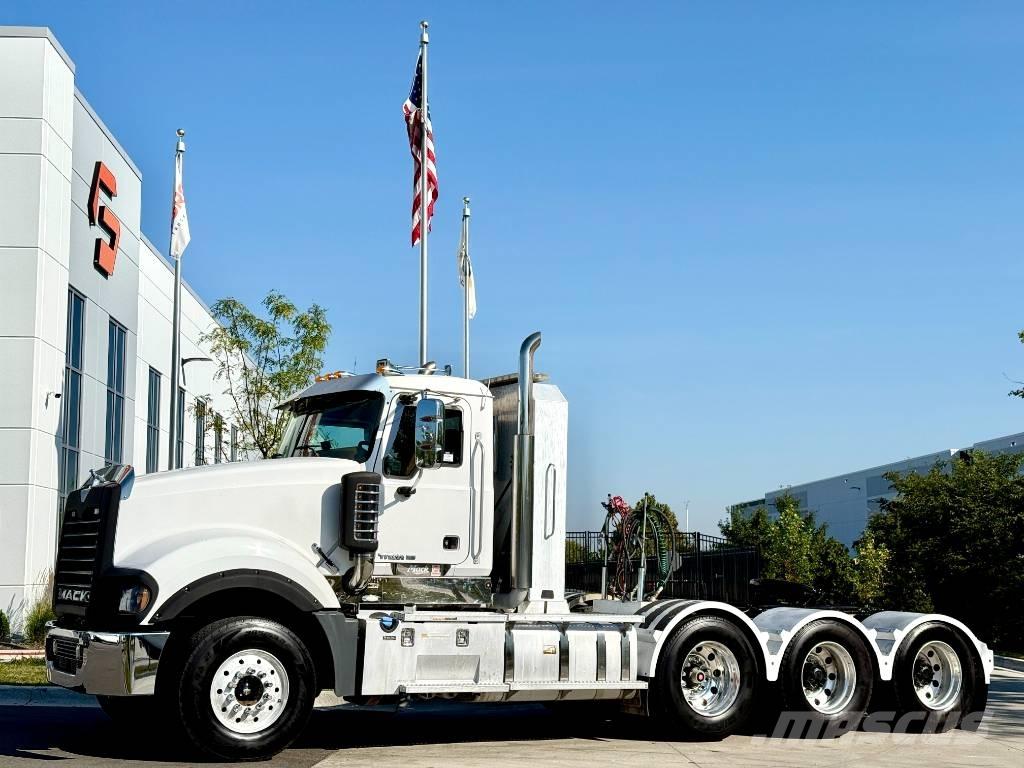 Mack Titan TD 713 Vlačilci