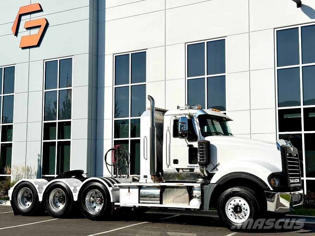 Mack Titan TD 713 Vlačilci