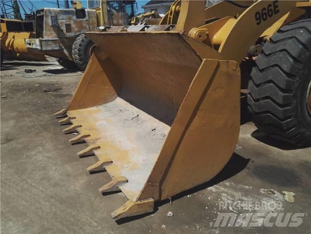 CAT 966 E Kolesni nakladalci