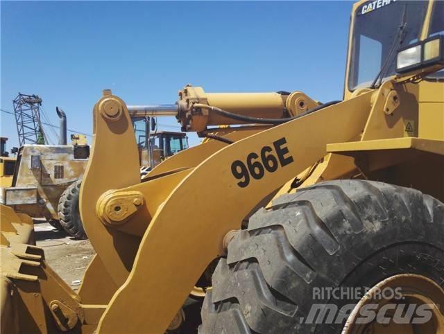 CAT 966 E Kolesni nakladalci