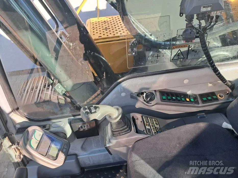 Volvo EC 240 B LC Bagri goseničarji