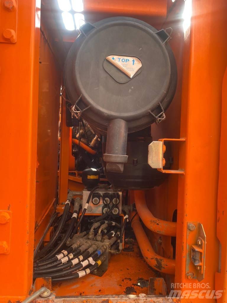 Doosan DX 180 LC Bagri goseničarji