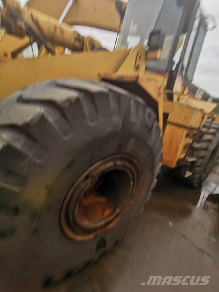 CAT 966F Kolesni nakladalci