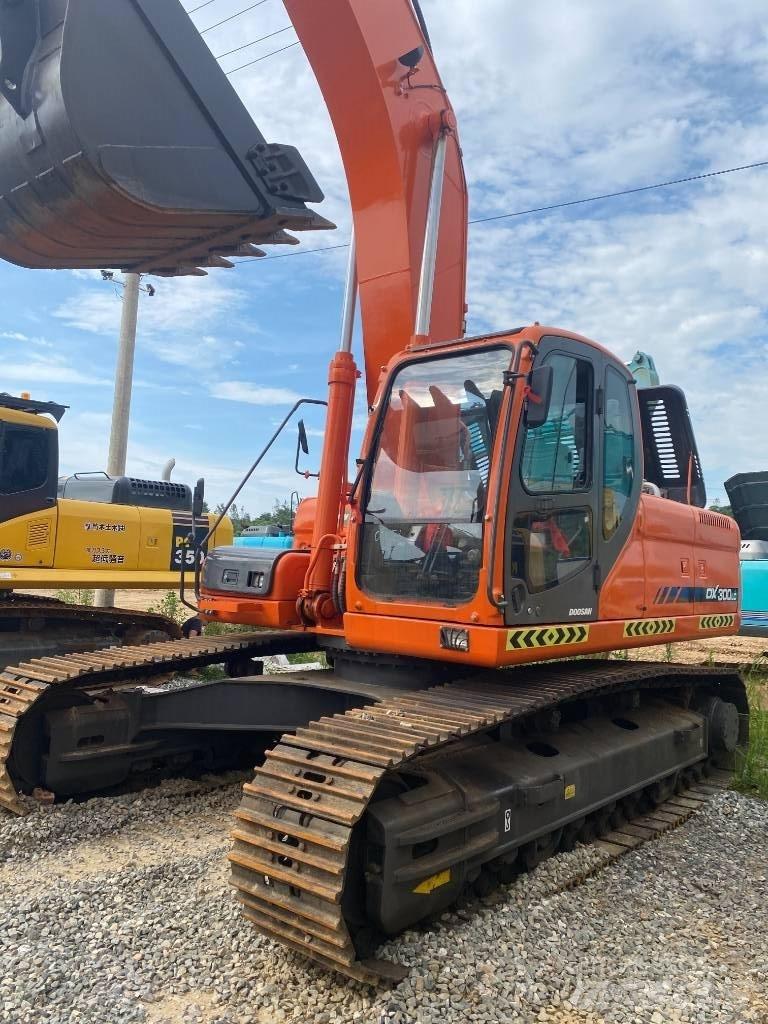 Doosan DX 300 LC Bagri goseničarji