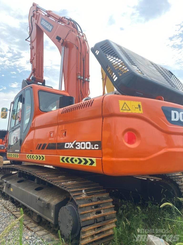 Doosan DX 300 LC Bagri goseničarji